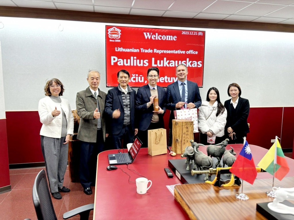 Lietuvos atstovas Taivane lankosi „I-Mei Foods“ gamykloje Taoyuan |  Taivano naujienos