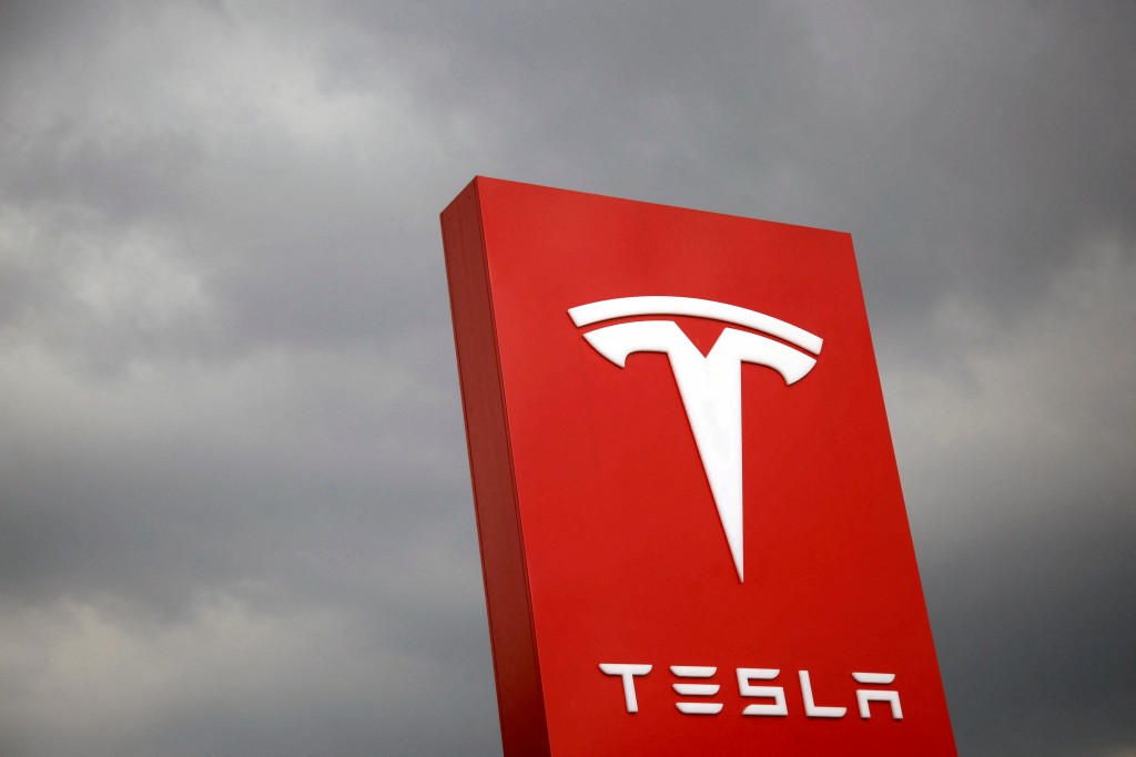 FILE PHOTO: The logo of Tesla is seen in Taipei, Taiwan August 11, 2017. REUTERS/Tyrone Siu/File Photo
