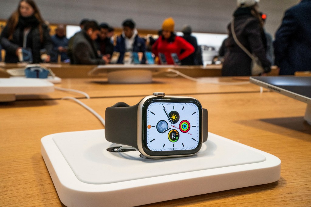 部分Apple Watch型號因血氧監測功能涉及侵權而禁售，如今蘋果上訴成功，國際貿易委員會銷售禁令將暫停執行。（圖／路透社Eduardo...