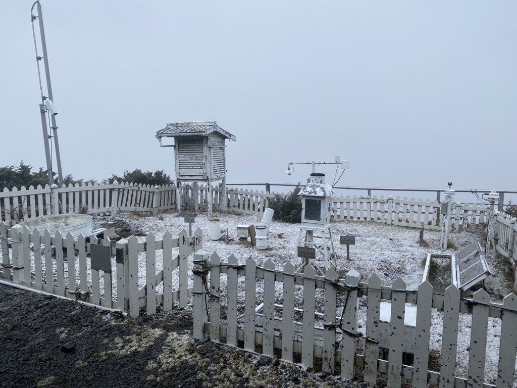 玉山北峰今（30）日早晨降雪。圖／中央氣象署提供
