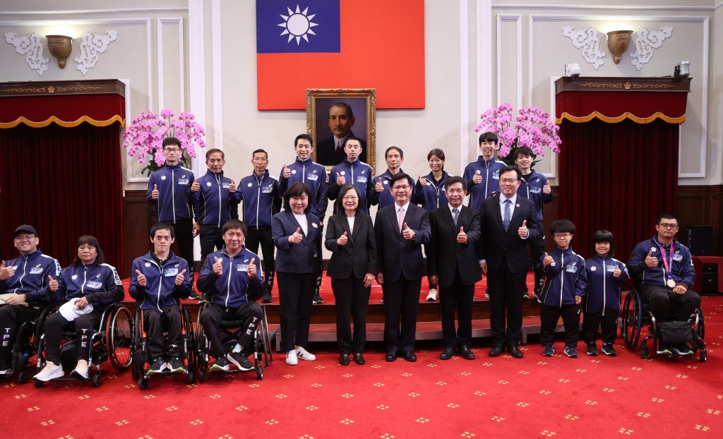 President Tsai receives Taiwan Paralympic delegation. (CNA photo)
