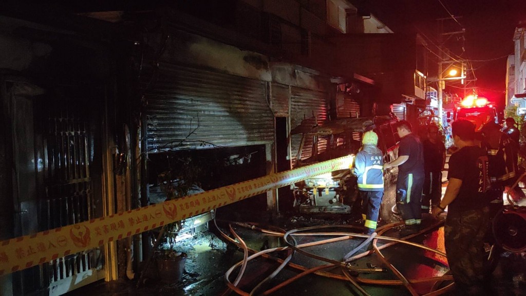 Firefighters seal off a garage in Ji'an Township, Hualien, where a fire is suspcted to have started, Nov. 12. 
