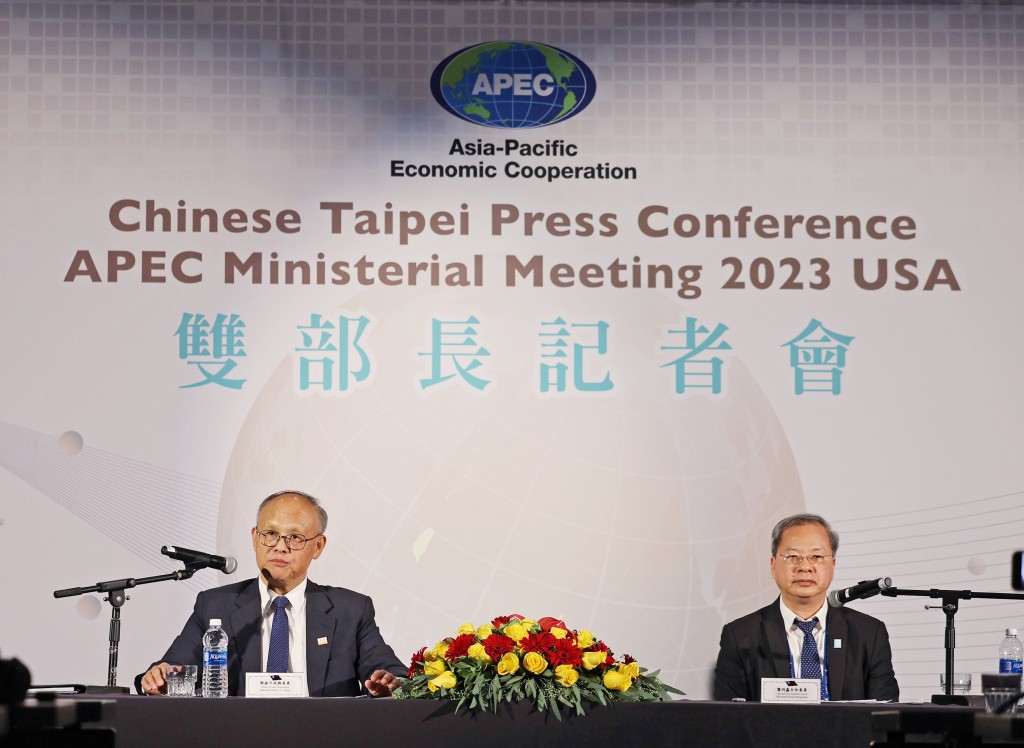 Taiwan's top trade negotiator John Deng and National Development Council Minister Kung Ming-hsin.
