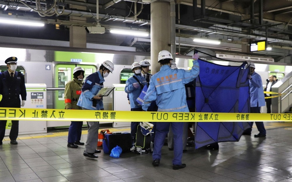 2024年1月3日近深夜時分，日本東京JR山手線秋葉原站一輛列車發生砍人事件。（圖／路透社）
