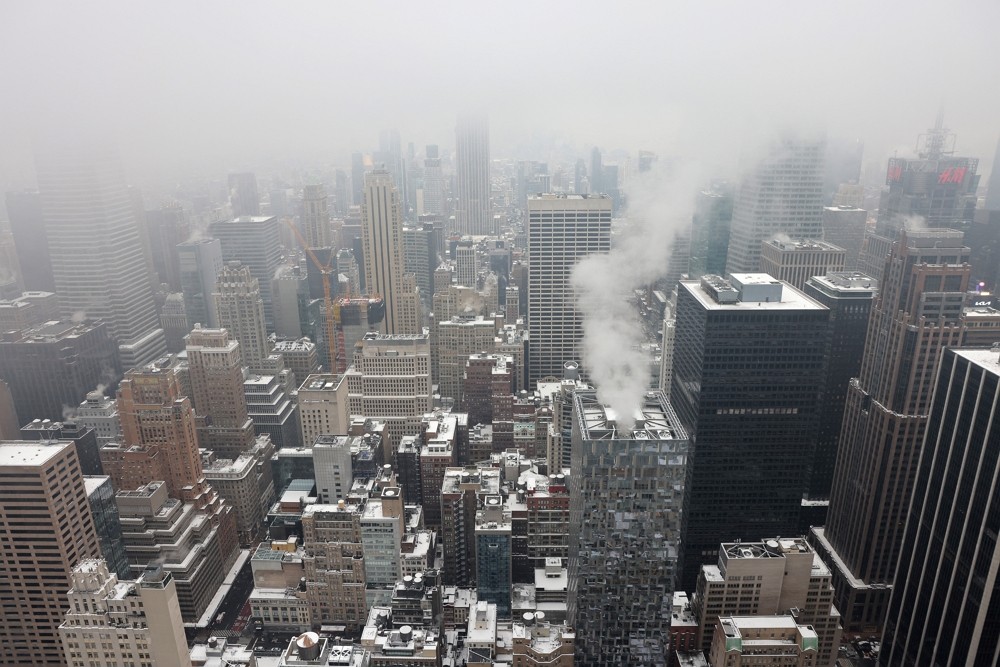 2024年1月16日，紐約曼哈頓降雪。（圖／路透社Andrew Kelly）
