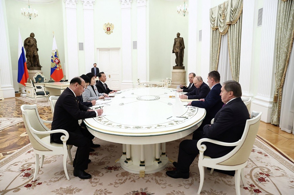 20241月16日，北韓外長崔善姬與俄國總統普丁於莫斯科舉行會談（圖／路透社Artem Geodakyan）
