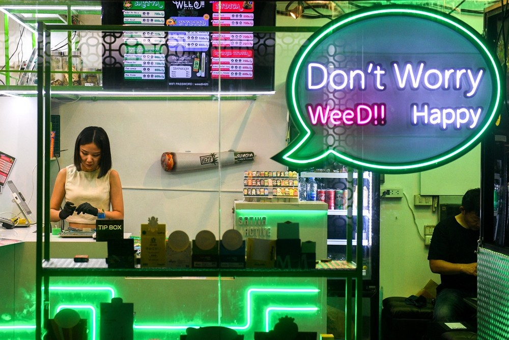 2023年5月29日，泰國曼谷大麻零售業者。（圖／路透社Chalinee Thirasupa）

