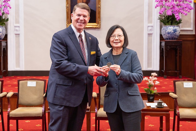 Krach Institute for Tech Diplomacy Chair Keith Krach and Taiwan President Tsai Ing-wen. (Presidential Office photo)
