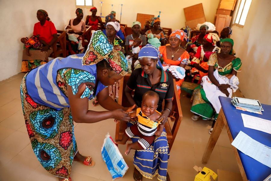 全球首個針對兒童的大型常規瘧疾疫苗接種計畫於本週一（1/22）在中非喀麥隆啟動。（圖／路透社）
