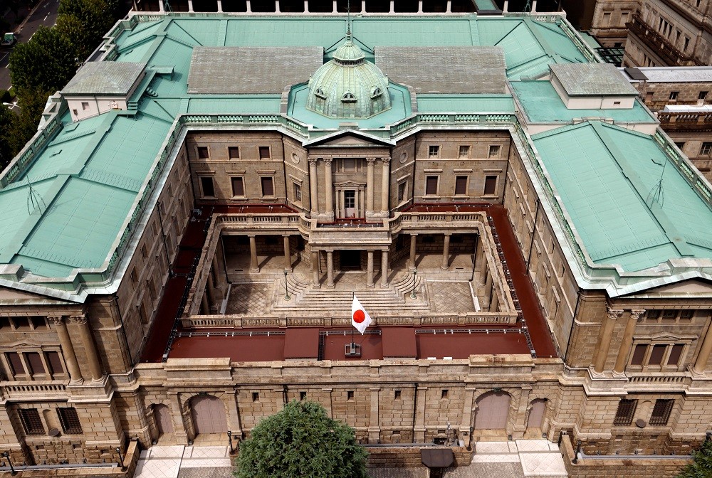Japanese national flag is hoisted atop the headquarters of Bank of Japan in Tokyo, Japan September 20, 2023. REUTERS/Iss...
