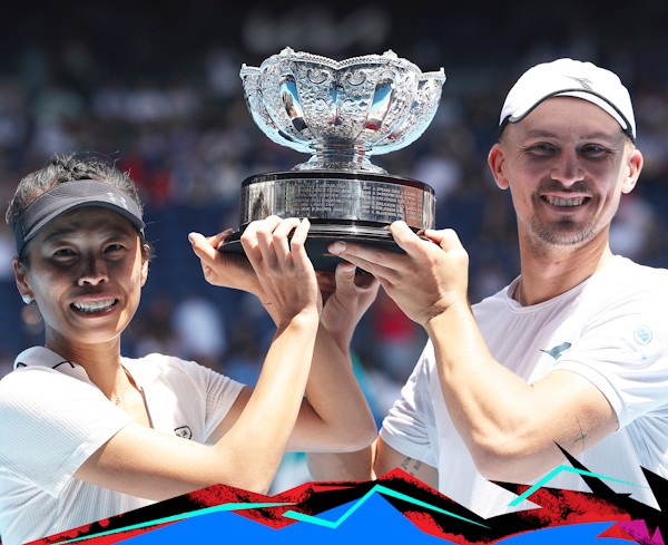 Hsieh Su-wei and Jan Zielinski hold up Australian Open mixed doubles trophy. (X, AustralianOpen image)
