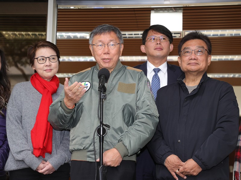 Ko Wen-je speaks to reporters after meeting with TPP legislative caucus in Taipei, Jan. 26.
