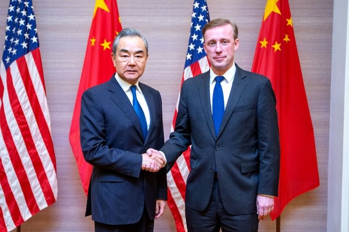 2024年1月27日，美國白宮國安顧問蘇利文（右）與中國外交部長王毅結束兩天的曼谷會晤。（圖／蘇利文Ｘ帳號）
