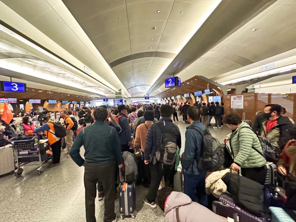 適逢寒假及農曆春節，出入境人次將達高峰，提醒旅客可提早抵達機場。（圖／桃園機場公司）
