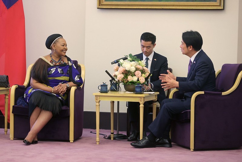 Eswatini Foreign Minister Pholile Shakantu and Taiwan Vice President Lai Ching-te. (Presidential Office photo)
