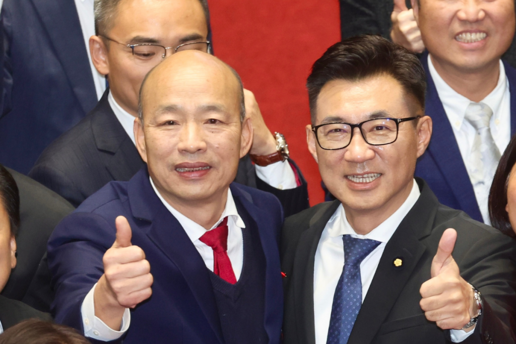 Han Kuo-yu and Johnny Chiang are pictured in the legislature on Thursday. (CNA photo)
