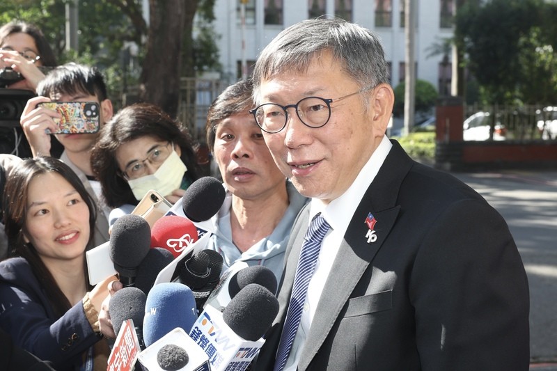 Ko Wen-je speaks to the media in Taipei on Wednesday. (CNA photo)
