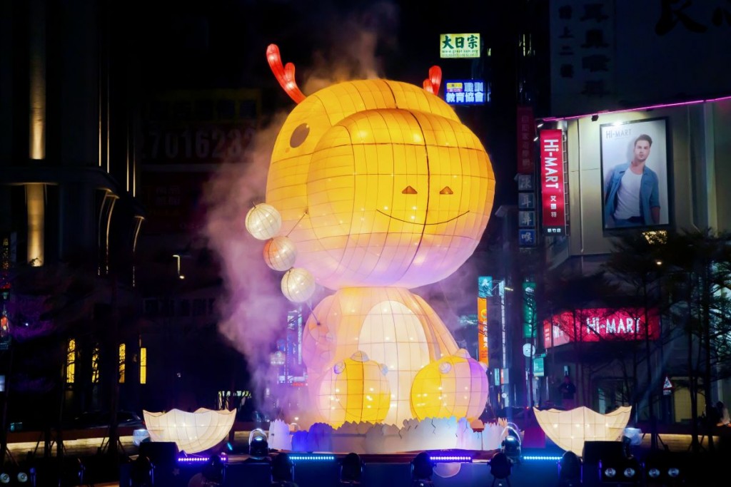 Hsinchu unveils 8-meter dragon lantern. (Hsinchu City Government photo)
