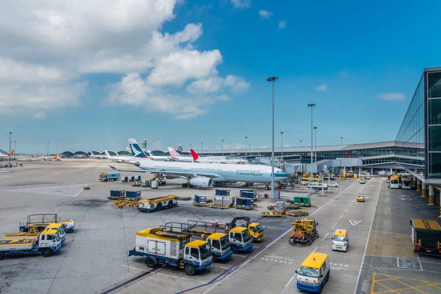 香港國際機場示意圖，非事發停機坪、跑道和班機。（圖／路透社）
