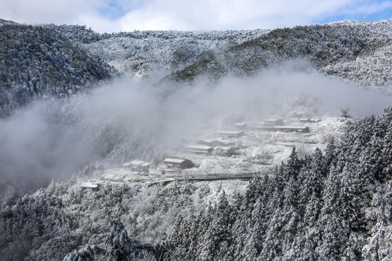File photo of snow on Taipingshan. (Yilan branch of the Forestry and Nature Conservation Agency photo)
