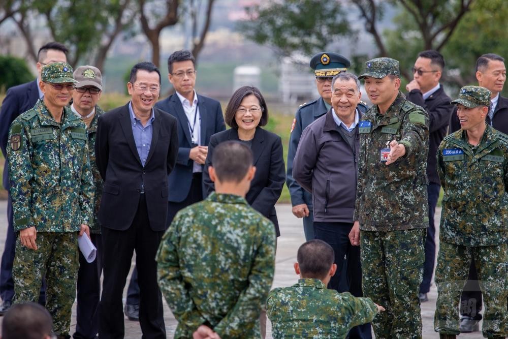 President Tsai Ing-wen visits Army brigades in northern Taiwan. (Military News Agency photo)
