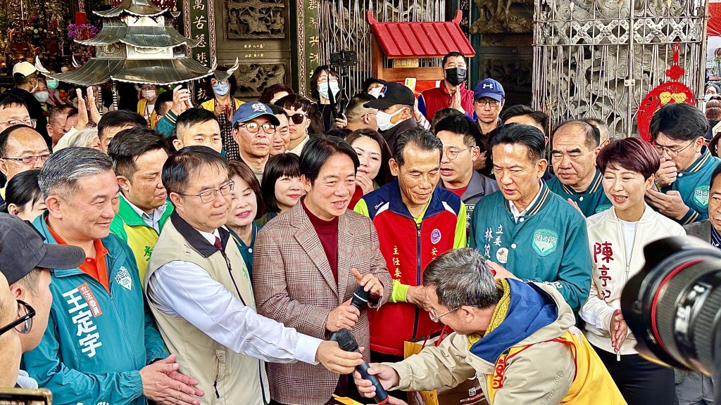 President-elect Lai Ching-te wishes for health and prosperity in the Year of the Dragon at Guanyin Temple in Tainan. (Taiwan News, Jules Quartly&...