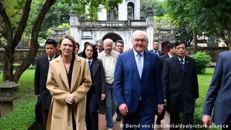 Frank-Walter Steinmeier toured Hanoi's Old Quarter as part of the visit