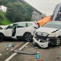 Semi-truck causes major pile-up on highway in N. Taiwan