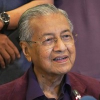 Mahathir offers resignation in Malaysian political upheaval