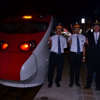 台灣普悠瑪列車首次穿越中央山脈　南迴鐵路電氣化•最後一哩路測試成功!