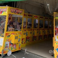 Claw machine arcade owner in Taipei defies COVID shutdown, faces fine