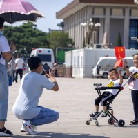 人口危機迫在眉睫　中國完成正式修法鼓勵「三胎」