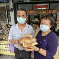 Taiwanese couple resists inflationary pressures to raise prices at bakery for 20 years