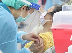 Traditional market vendors in Taipei, New Taipei start vaccinating