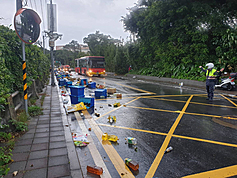 Multiple cars crash on Taipei's Yangmingshan, injuring 5