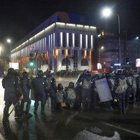 【30年來最嚴重反政府行動】哈薩克抗議民眾5日晚試圖攻進政府大樓　警方稱：有數十名示威者喪命