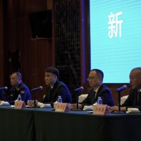 China Eastern Airlines Chair reads off script during crash press conference