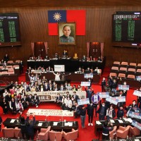 Taiwan Legislature approves lowering of voting age to 18