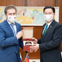 Paraguayan Minister of Industry and Commerce Luis Castiglioni visits Taiwan