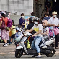 Taiwan allows parents to take 7 days off to care for children in COVID isolation