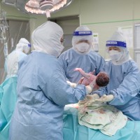 2 COVID-positive women give birth via C-section in Taiwan