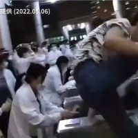 Video shows workers from Taiwan-owned Quanta flee from Shanghai lockdown