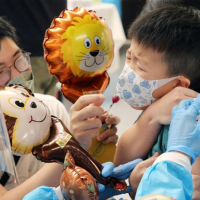Experts urge Taiwan to cut wait for children’s 2nd COVID shot to 4 weeks