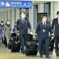 Taiwan scraps COVID quarantine for vaccinated long-range flight crews
