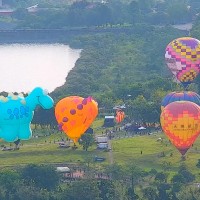 Dinosaur-shaped hot air balloons take off at north Taiwan carnival