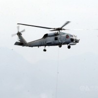 更新！ 台灣海軍S-70C直升機22日下午墜毀高雄　機工長逾90%燒燙傷尚未脫險