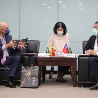 Spanish representative to Taiwan meets with Tainan mayor