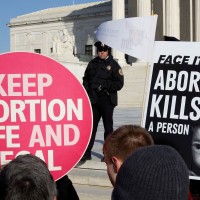 美國決議各州可立法禁墮胎 拜登：傷痛的一天