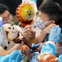 台灣指揮中心：6個月至5歲幼童可打莫德納　5至11歲兒童建議接種追加劑