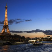 法國專家報告揭露艾菲爾鐵塔鏽跡斑斑　鐵塔管理方：還可矗立很久